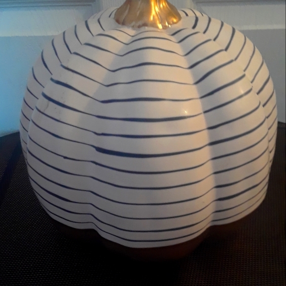 White And Gold Pumpkin.  Great Condition - Picture 1 of 4